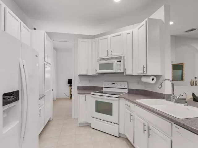3-bedroom home for sale in West Palm Beach - 8620 HIGH CAY - MondialRealty