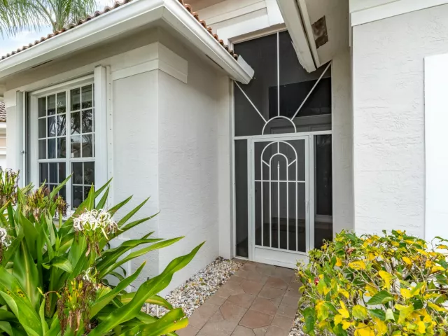 3-bedroom home for sale in West Palm Beach - 8620 HIGH CAY - MondialRealty
