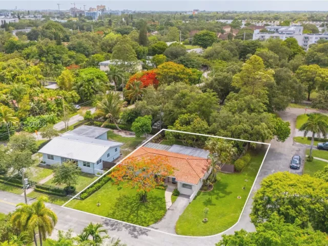 3-bedroom home for sale in Miami - 8920 NE 9th Ct - MondialRealty