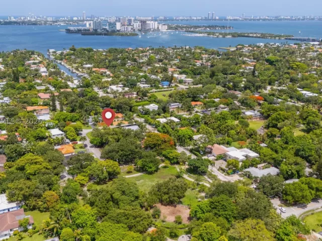 3-bedroom home for sale in Miami - 8920 NE 9th Ct - MondialRealty