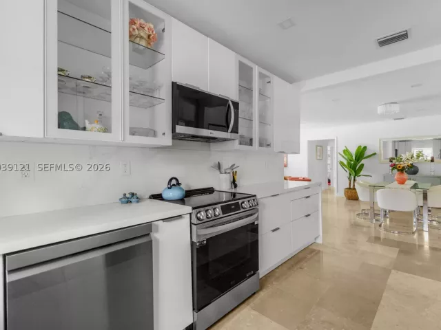 3-bedroom home for sale in Miami - 8920 NE 9th Ct - MondialRealty