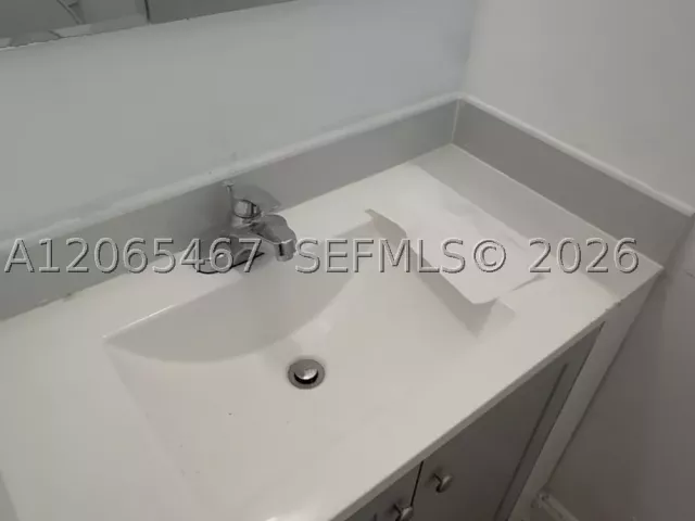 3-bedroom home for sale in Miami - 41 NE 195th St - MondialRealty