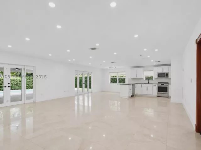 3-bedroom home for sale in Miami - 10830 SW 79th Ave - MondialRealty