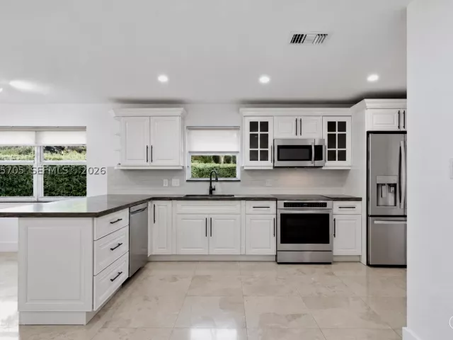 3-bedroom home for sale in Miami - 10830 SW 79th Ave - MondialRealty
