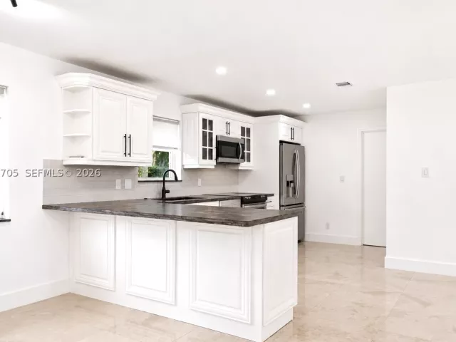 3-bedroom home for sale in Miami - 10830 SW 79th Ave - MondialRealty