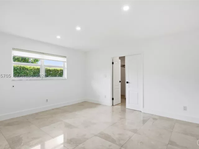 3-bedroom home for sale in Miami - 10830 SW 79th Ave - MondialRealty