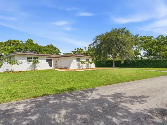 3-bedroom home for sale in Miami - 10830 SW 79th Ave - MondialRealty