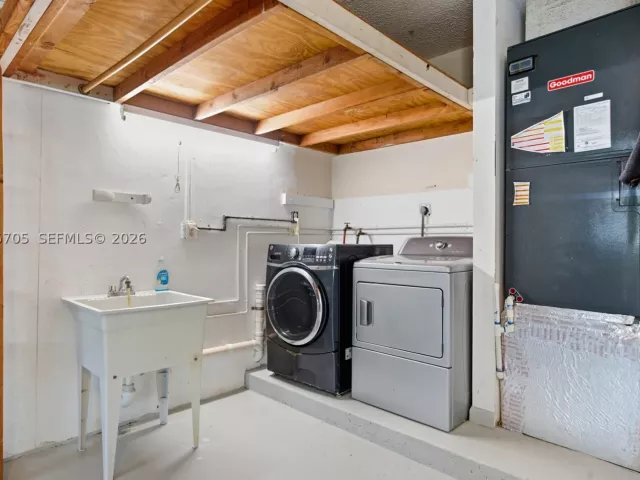 3-bedroom home for sale in Miami - 10830 SW 79th Ave - MondialRealty