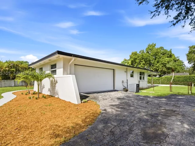 3-bedroom home for sale in Miami - 10830 SW 79th Ave - MondialRealty
