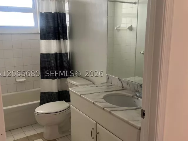 2-bedroom condo for rent in Miami - 1200 Brickell Bay Dr 2723 - MondialRealty