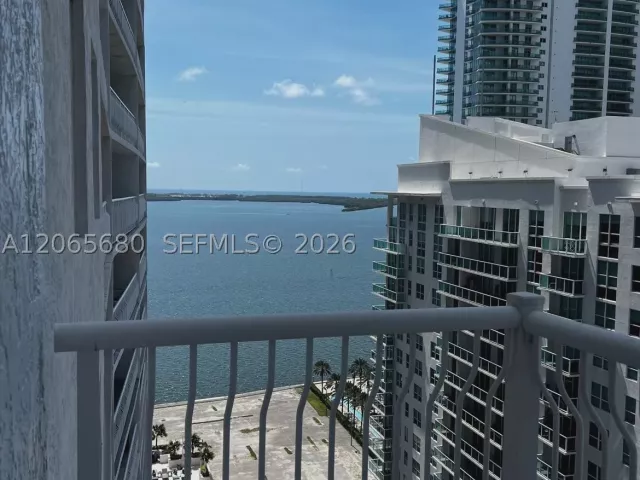 2-bedroom condo for rent in Miami - 1200 Brickell Bay Dr 2723 - MondialRealty