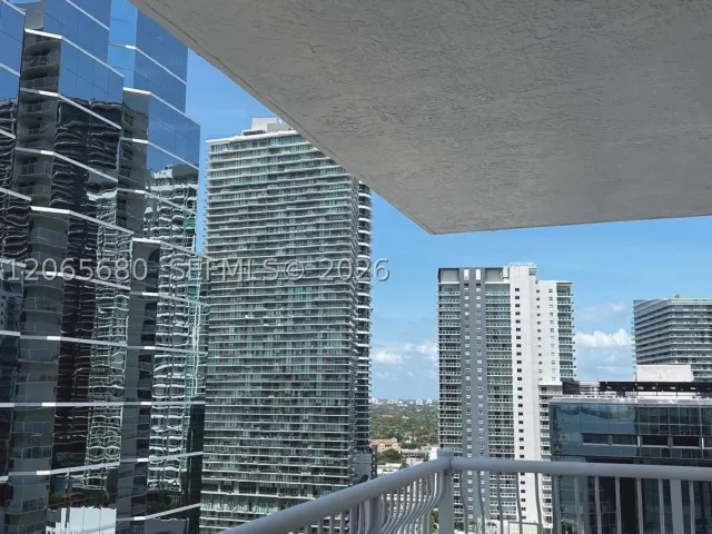 2-bedroom condo for rent in Miami - 1200 Brickell Bay Dr 2723 - MondialRealty