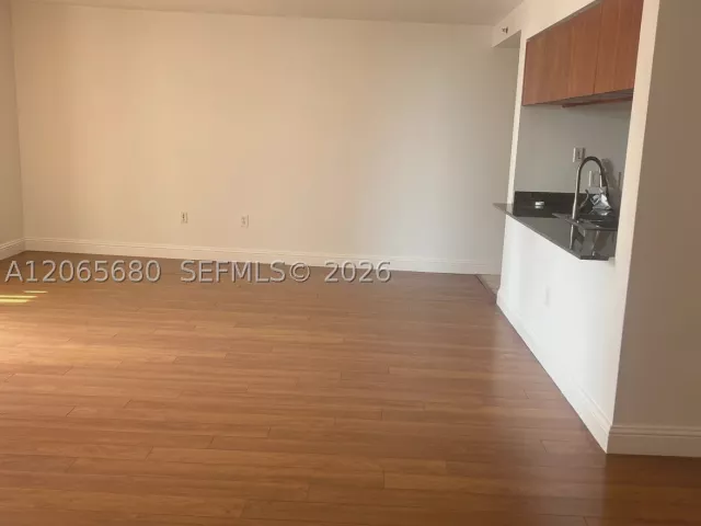 2-bedroom condo for rent in Miami - 1200 Brickell Bay Dr 2723 - MondialRealty