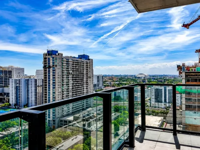 2-bedroom condo for rent in Miami - 20 NE 11th St 4506 - MondialRealty