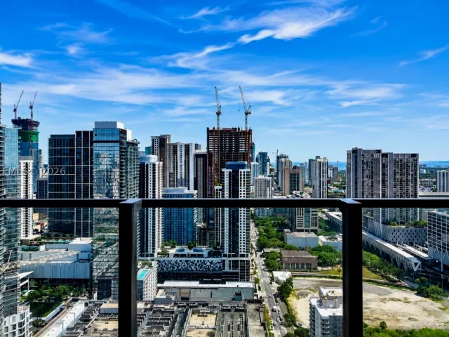2-bedroom condo for rent in Miami - 20 NE 11th St 4506 - MondialRealty