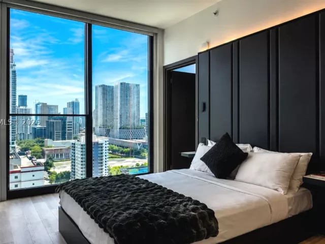 2-bedroom condo for rent in Miami - 20 NE 11th St 4506 - MondialRealty