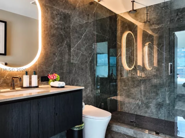 2-bedroom condo for rent in Miami - 20 NE 11th St 4506 - MondialRealty