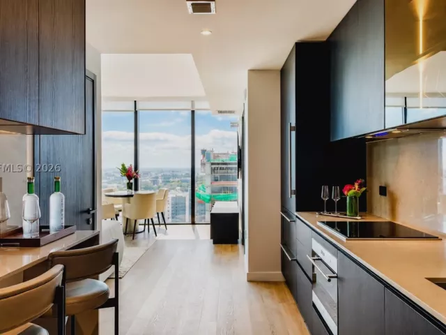 2-bedroom condo for rent in Miami - 20 NE 11th St 4506 - MondialRealty