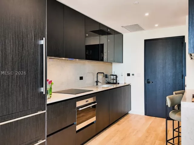 2-bedroom condo for rent in Miami - 20 NE 11th St 4506 - MondialRealty