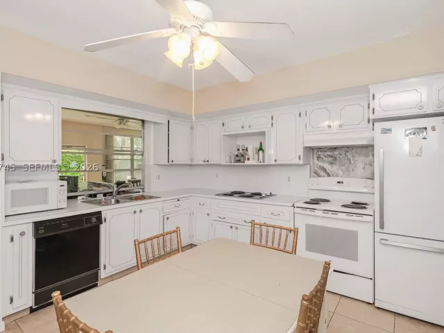 4-bedroom home for sale in Hollywood - 5013 Arthur St - MondialRealty