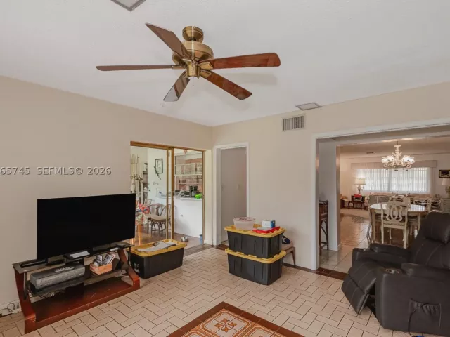4-bedroom home for sale in Hollywood - 5013 Arthur St - MondialRealty