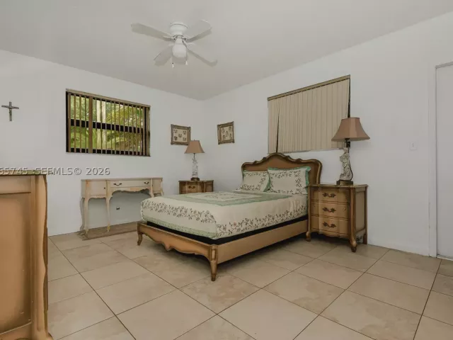 4-bedroom home for sale in Hollywood - 5013 Arthur St - MondialRealty