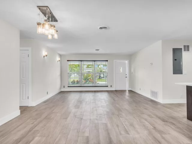 2-bedroom home for rent in Deerfield Beach - 921 SE 15th Court - MondialRealty