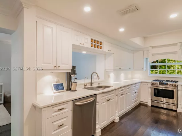 4-bedroom home for rent in Coral Gables - 709 Aledo Ave 0 - MondialRealty
