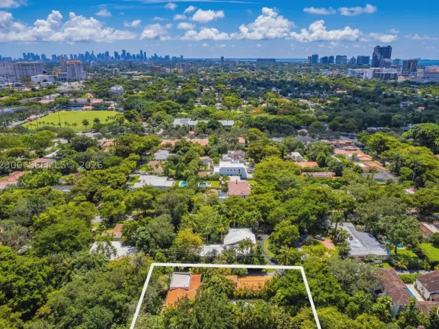 4-bedroom home for rent in Coral Gables - 709 Aledo Ave 0 - MondialRealty