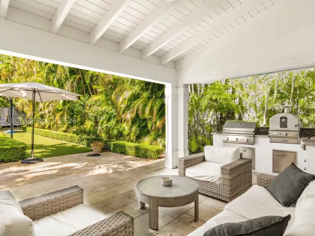 4-bedroom home for rent in Coral Gables - 709 Aledo Ave 0 - MondialRealty