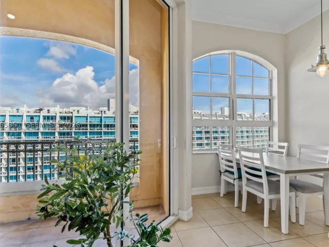 2-bedroom condo for sale in Aventura - 3001 NE 185th St 707 - MondialRealty