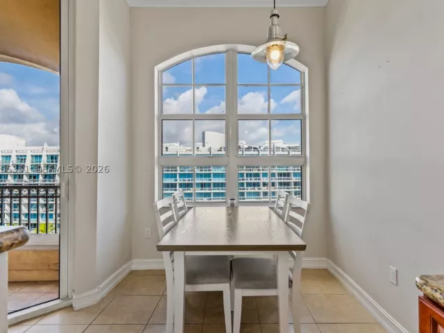 2-bedroom condo for sale in Aventura - 3001 NE 185th St 707 - MondialRealty
