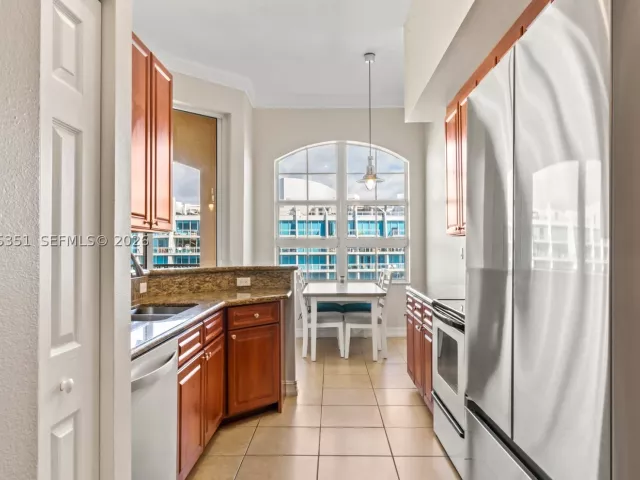 2-bedroom condo for sale in Aventura - 3001 NE 185th St 707 - MondialRealty