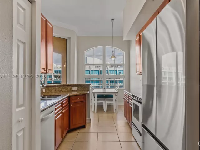 2-bedroom condo for sale in Aventura - 3001 NE 185th St 707 - MondialRealty