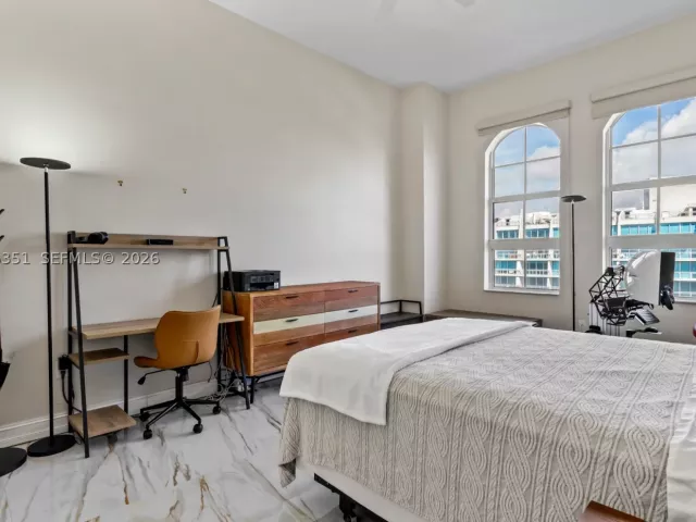 2-bedroom condo for sale in Aventura - 3001 NE 185th St 707 - MondialRealty