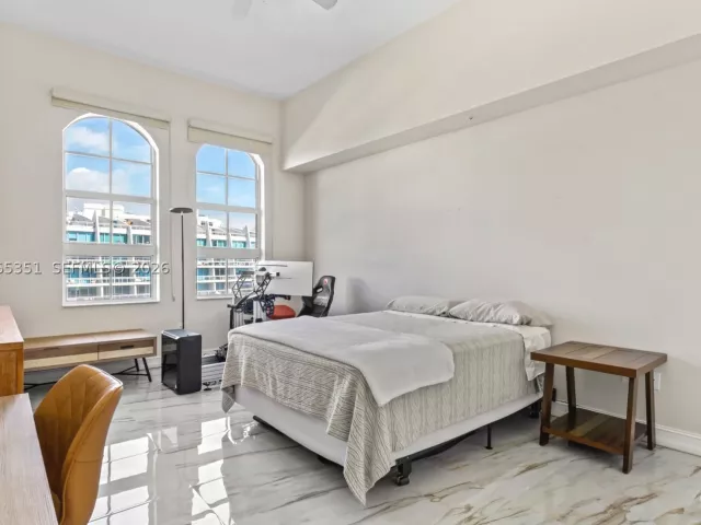 2-bedroom condo for sale in Aventura - 3001 NE 185th St 707 - MondialRealty