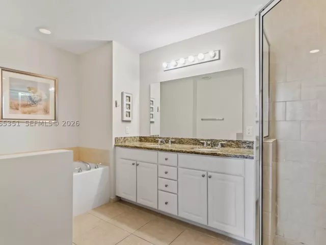 2-bedroom condo for sale in Aventura - 3001 NE 185th St 707 - MondialRealty