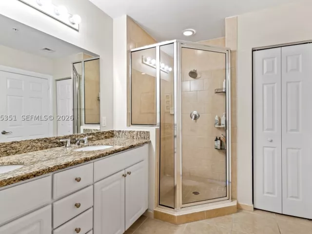 2-bedroom condo for sale in Aventura - 3001 NE 185th St 707 - MondialRealty
