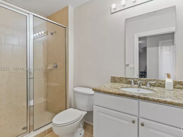 2-bedroom condo for sale in Aventura - 3001 NE 185th St 707 - MondialRealty