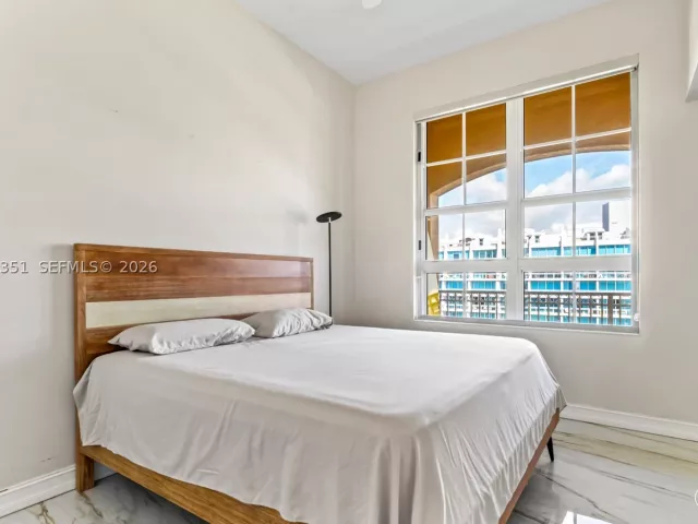 2-bedroom condo for sale in Aventura - 3001 NE 185th St 707 - MondialRealty