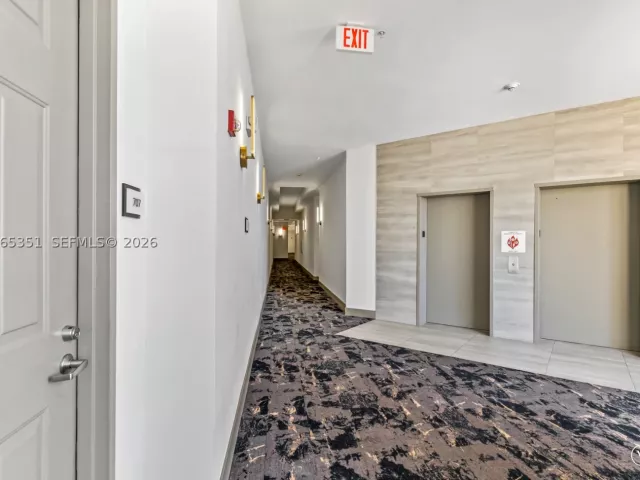 2-bedroom condo for sale in Aventura - 3001 NE 185th St 707 - MondialRealty