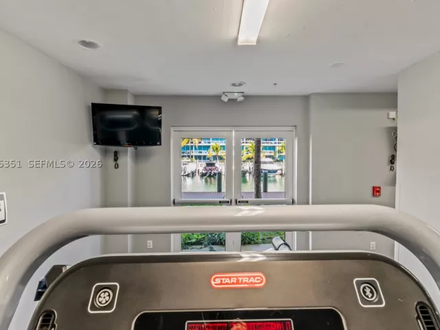 2-bedroom condo for sale in Aventura - 3001 NE 185th St 707 - MondialRealty