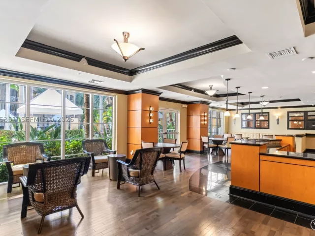 2-bedroom condo for sale in Aventura - 3001 NE 185th St 707 - MondialRealty