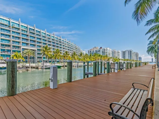 2-bedroom condo for sale in Aventura - 3001 NE 185th St 707 - MondialRealty