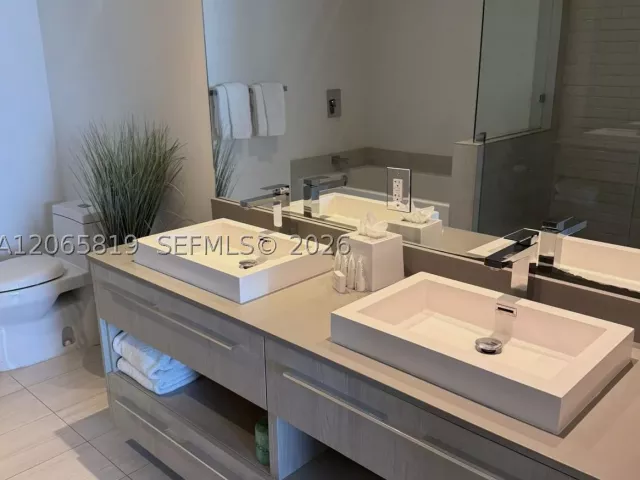 2-bedroom condo for rent in Hollywood - 4010 S Ocean Dr T3507 - MondialRealty