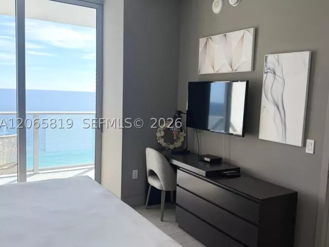 2-bedroom condo for rent in Hollywood - 4010 S Ocean Dr T3507 - MondialRealty