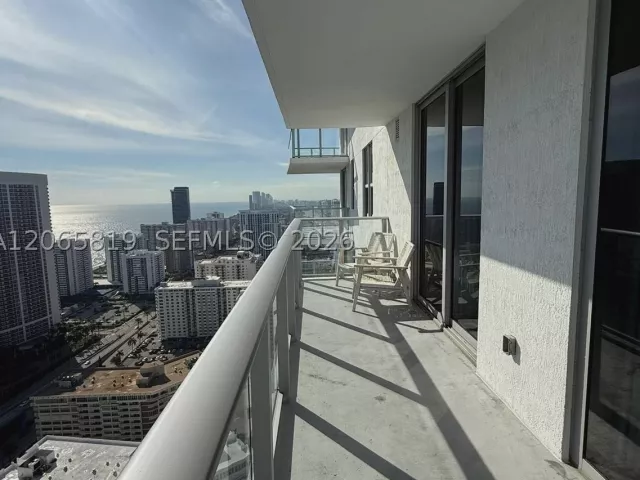 2-bedroom condo for rent in Hollywood - 4010 S Ocean Dr T3507 - MondialRealty