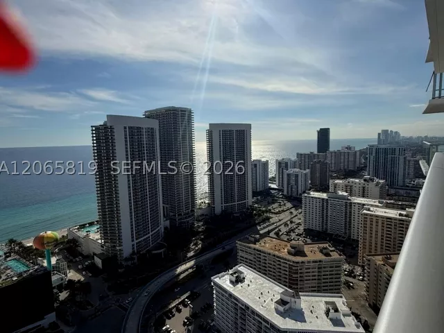 2-bedroom condo for rent in Hollywood - 4010 S Ocean Dr T3507 - MondialRealty