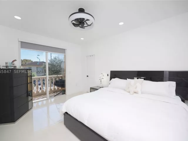 4-bedroom home for sale in Homestead - 1046 NE 17th Ter - MondialRealty