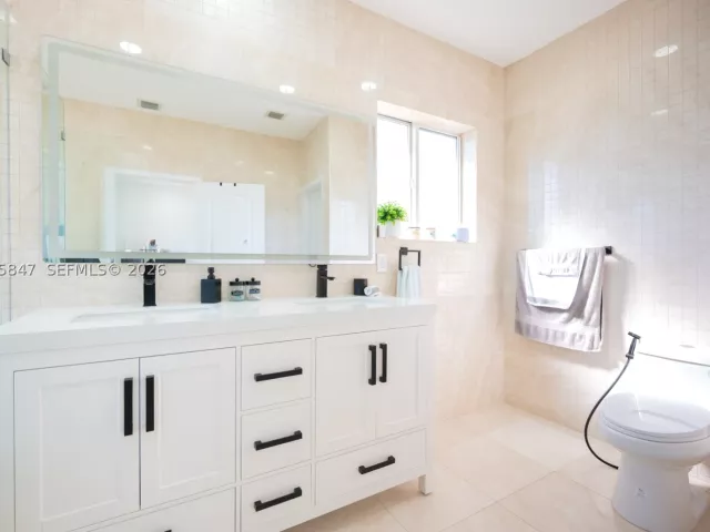 4-bedroom home for sale in Homestead - 1046 NE 17th Ter - MondialRealty